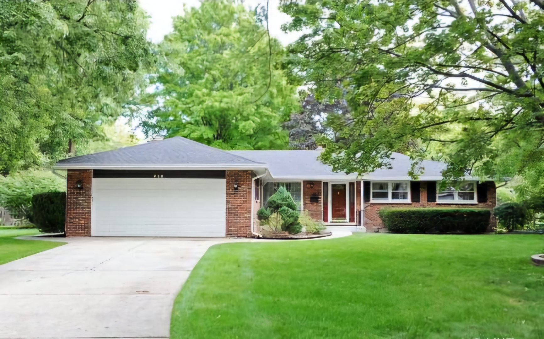 826 CRESTFIELD Avenue, Libertyville, IL 60048