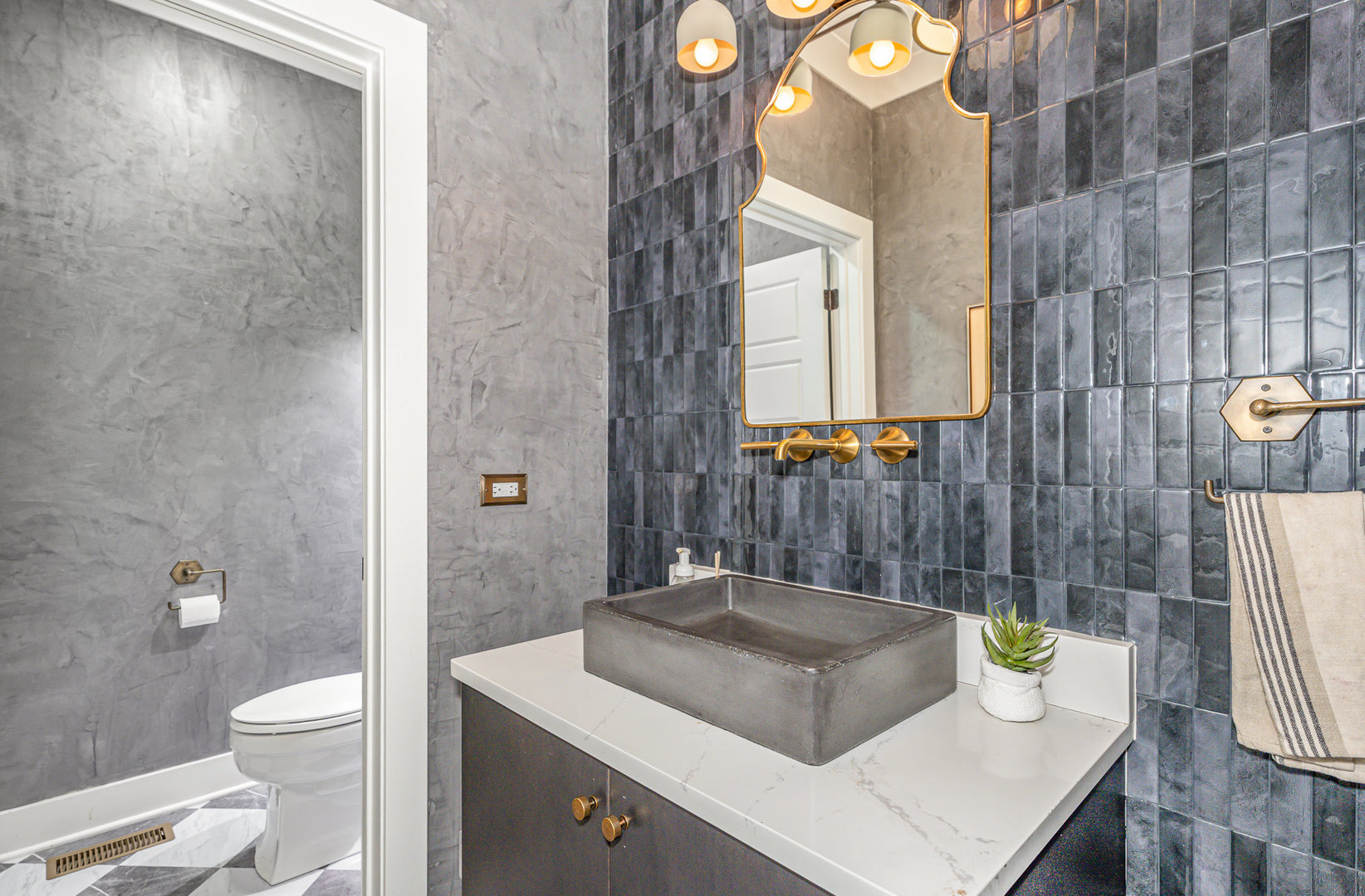 26 S Chestnut Avenue, Arlington Heights, IL 60005