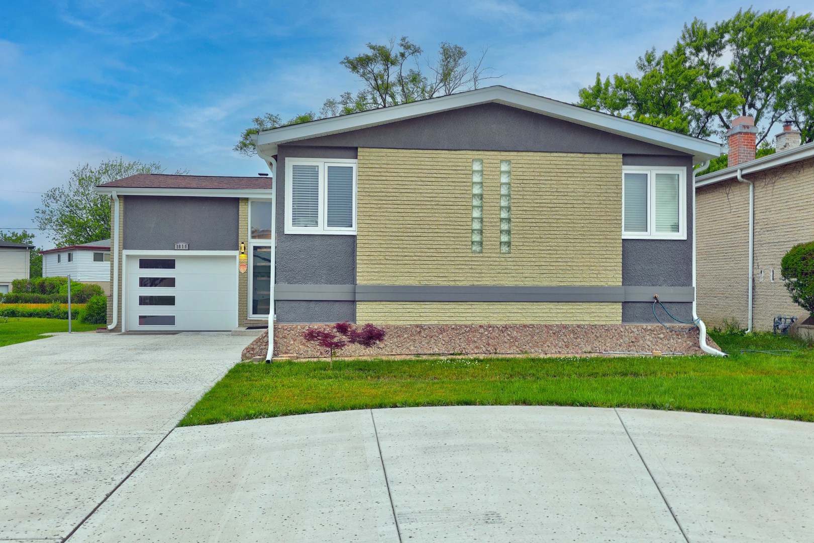 9810 N Lauren Lane, Niles, IL 60714
