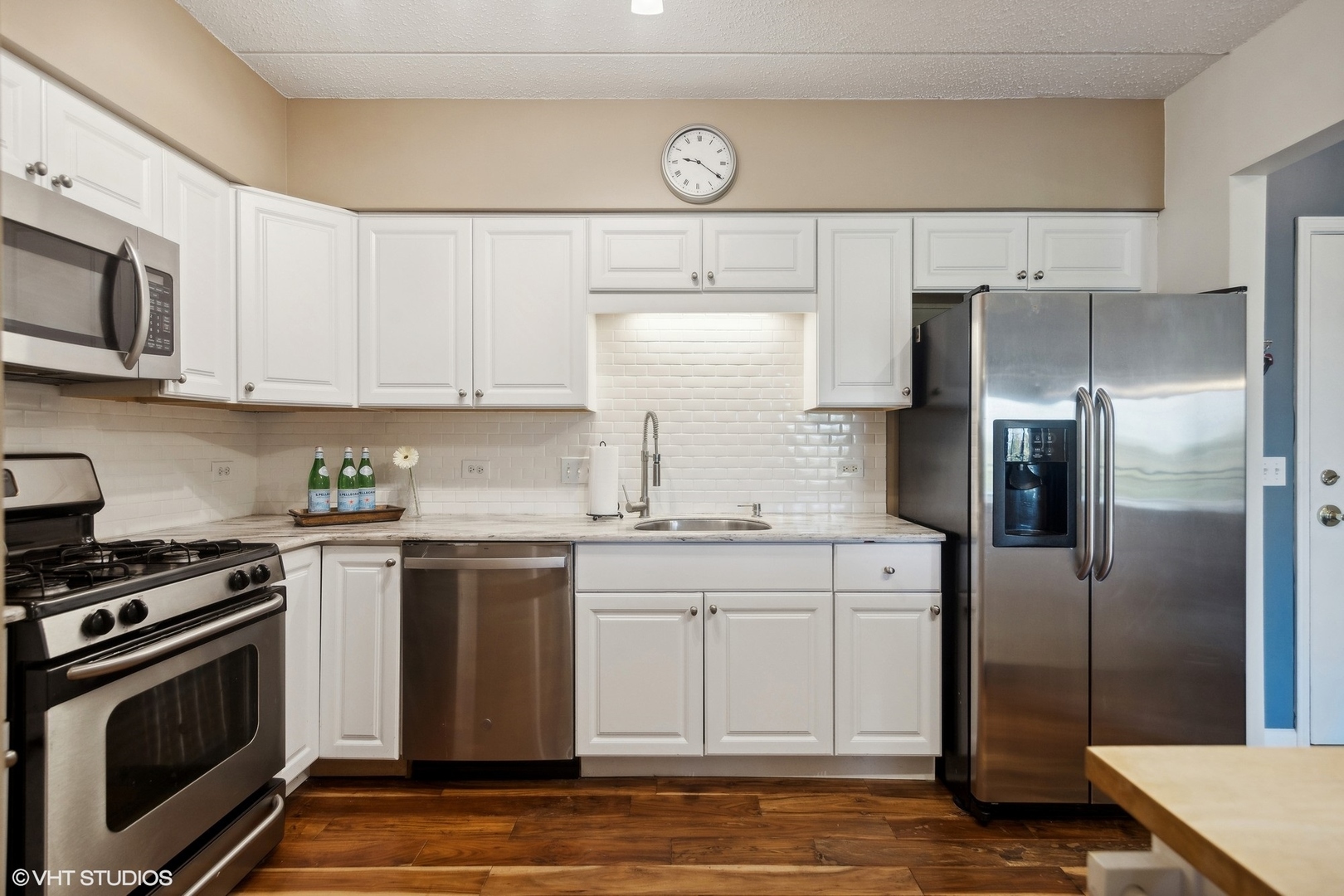 1 S Lincoln Avenue #213, Lombard, IL 60148