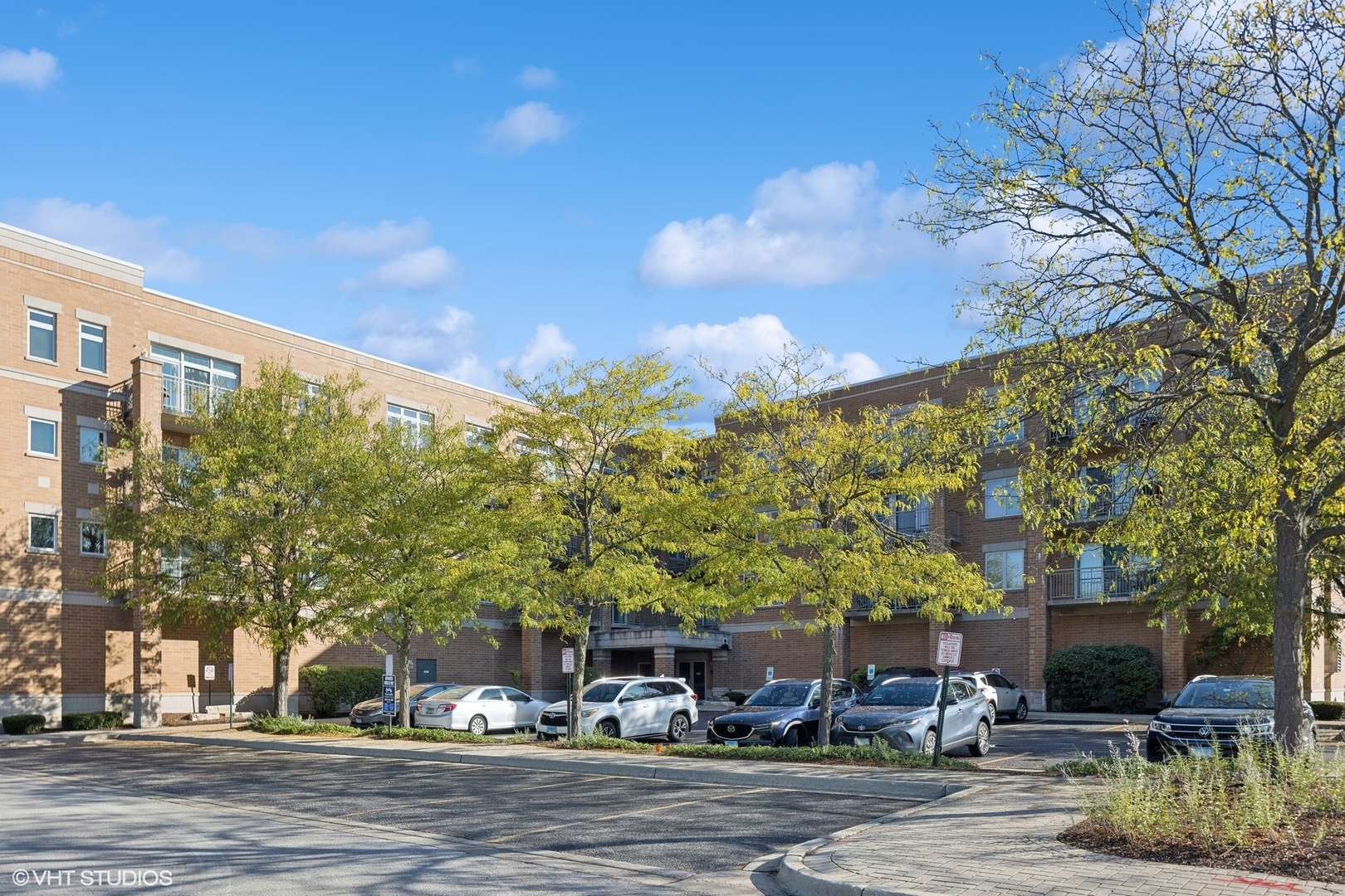 1 S Lincoln Avenue #213, Lombard, IL 60148
