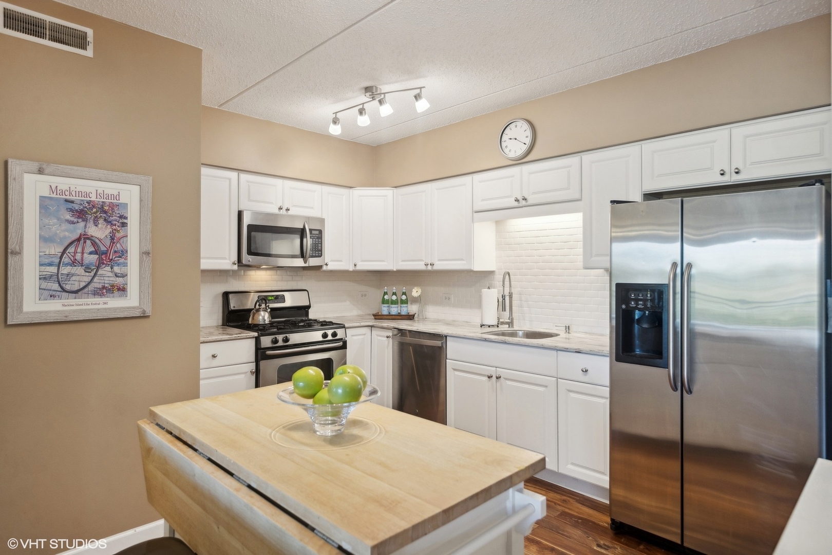 1 S Lincoln Avenue #213, Lombard, IL 60148