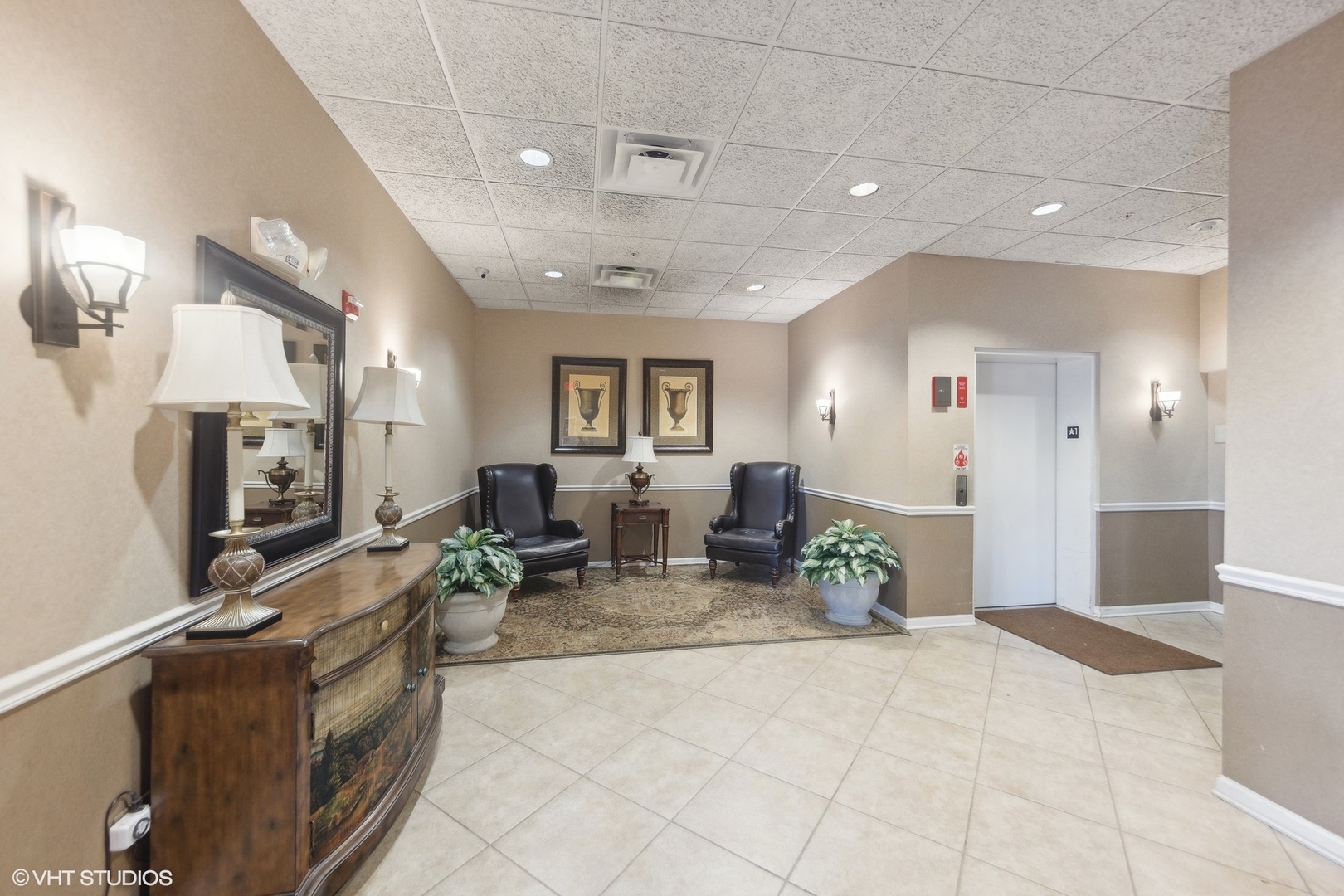 1 S Lincoln Avenue #213, Lombard, IL 60148