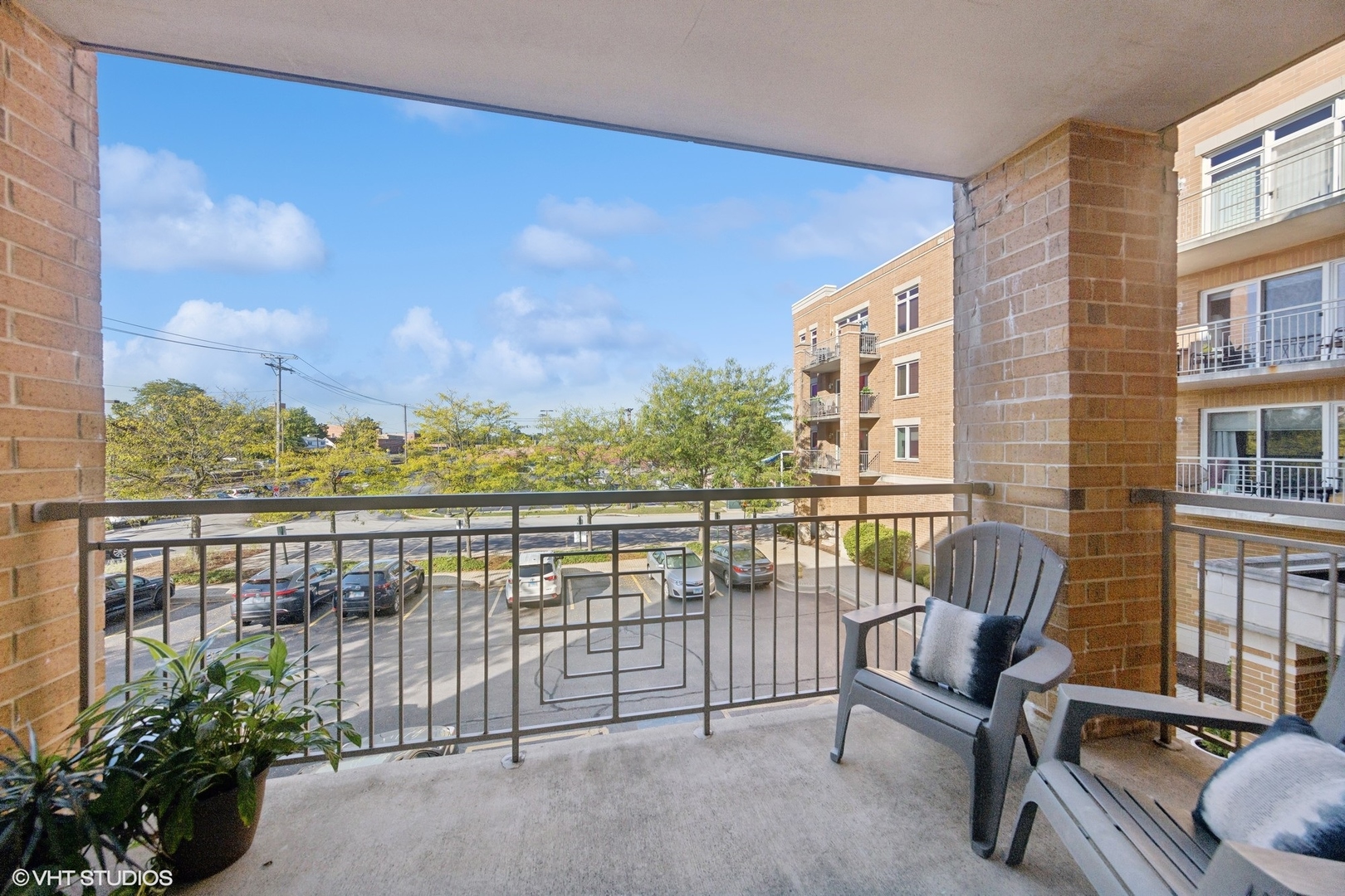 1 S Lincoln Avenue #213, Lombard, IL 60148