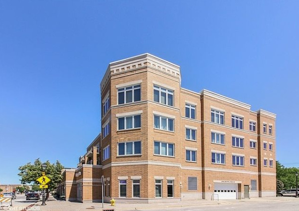 1 S Lincoln Avenue #213, Lombard, IL 60148