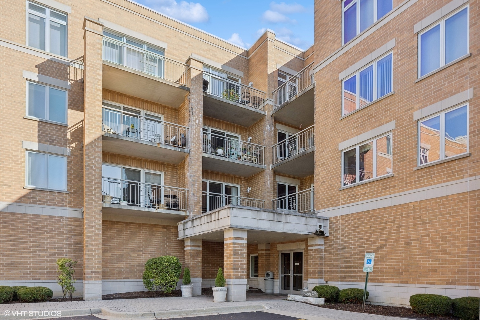 1 S Lincoln Avenue #213, Lombard, IL 60148