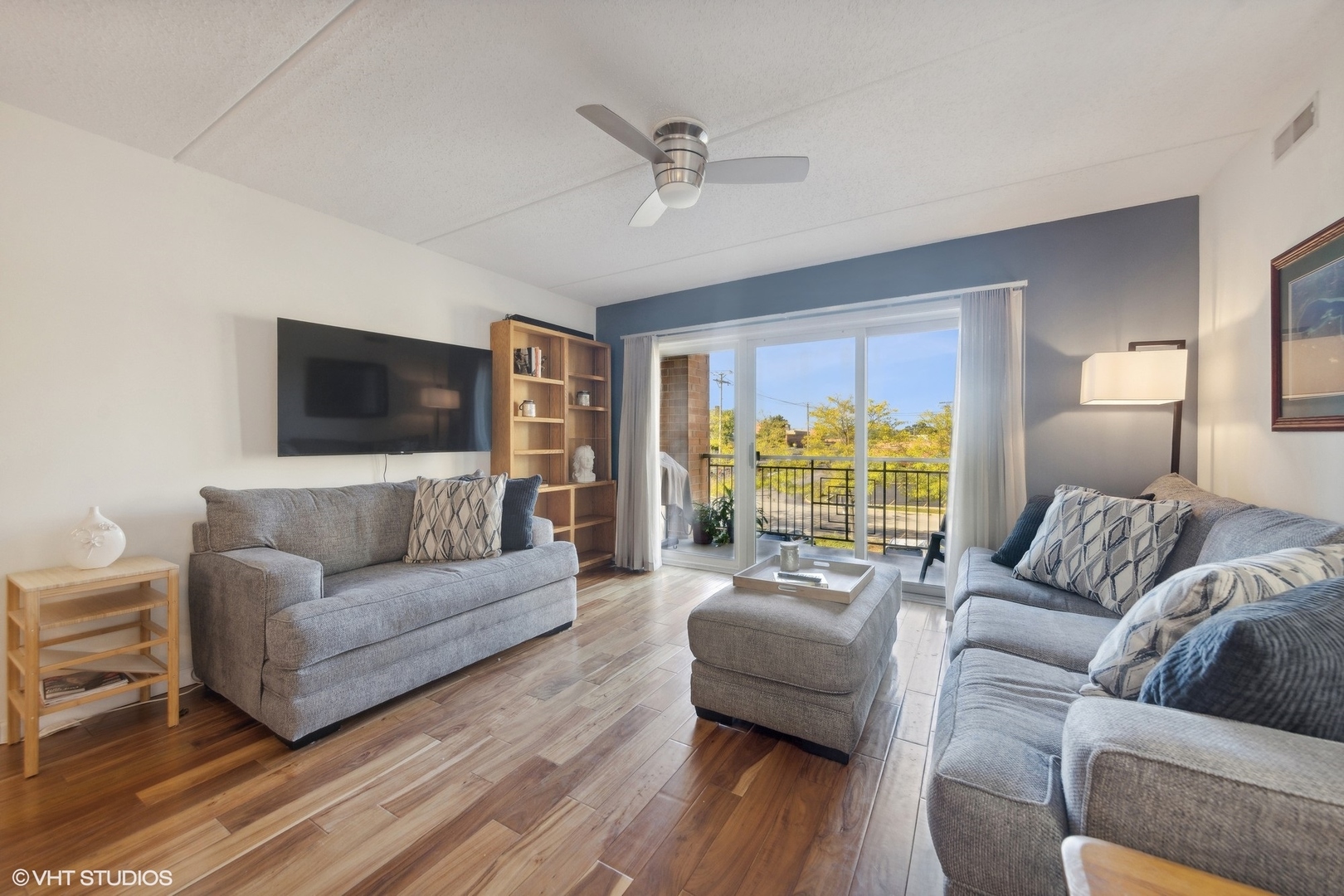 1 S Lincoln Avenue #213, Lombard, IL 60148