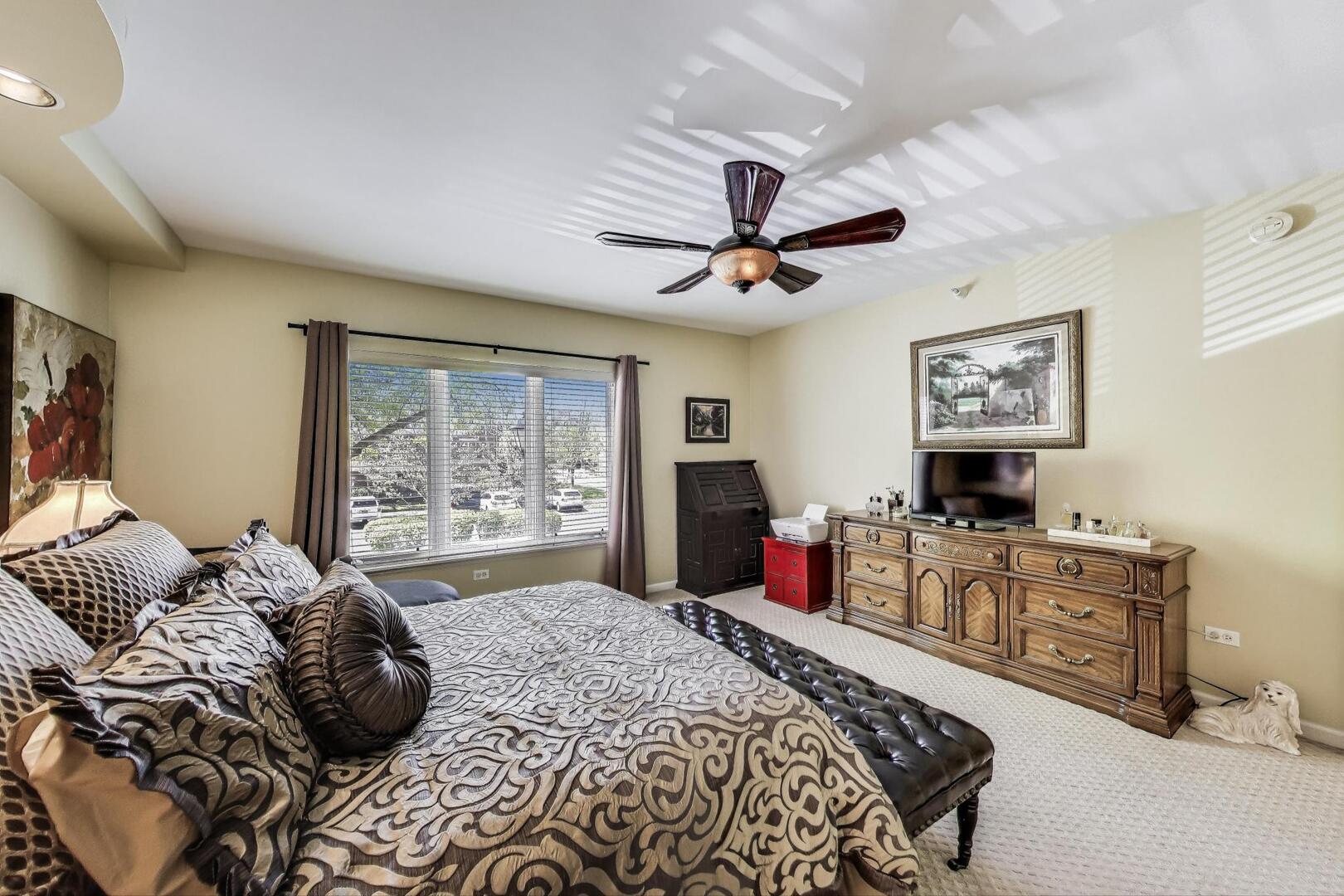 425 Village Green #213, Lincolnshire, IL 60069