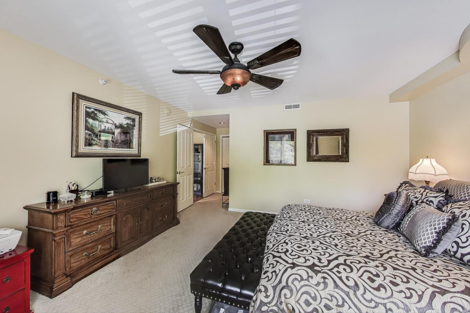 425 Village Green #213, Lincolnshire, IL 60069