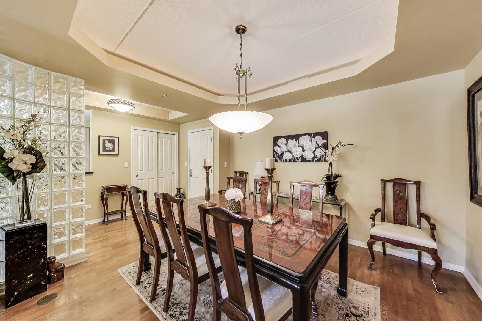 425 Village Green #213, Lincolnshire, IL 60069