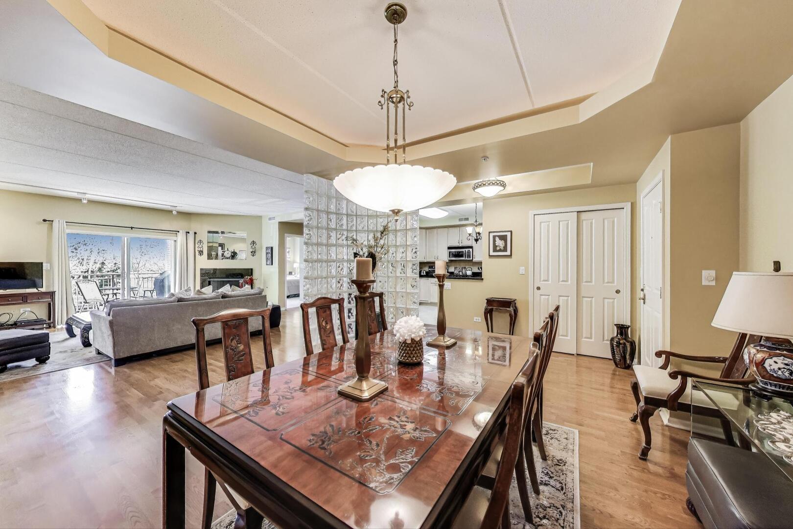 425 Village Green #213, Lincolnshire, IL 60069