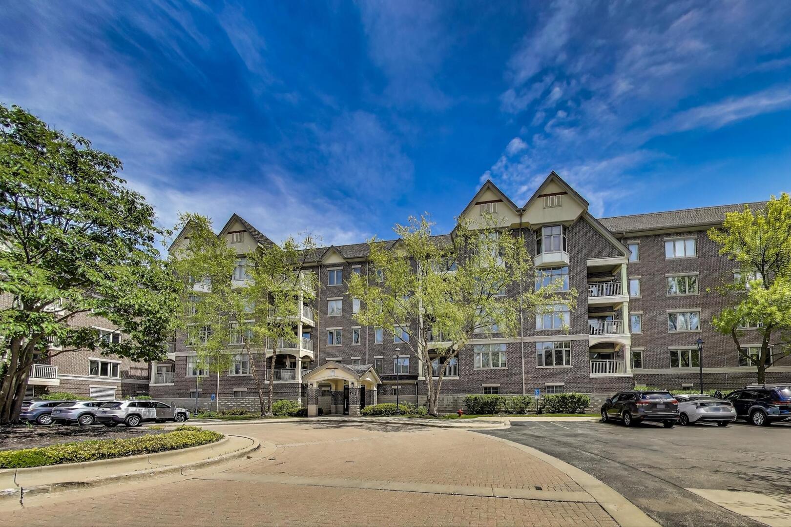 425 Village Green #213, Lincolnshire, IL 60069