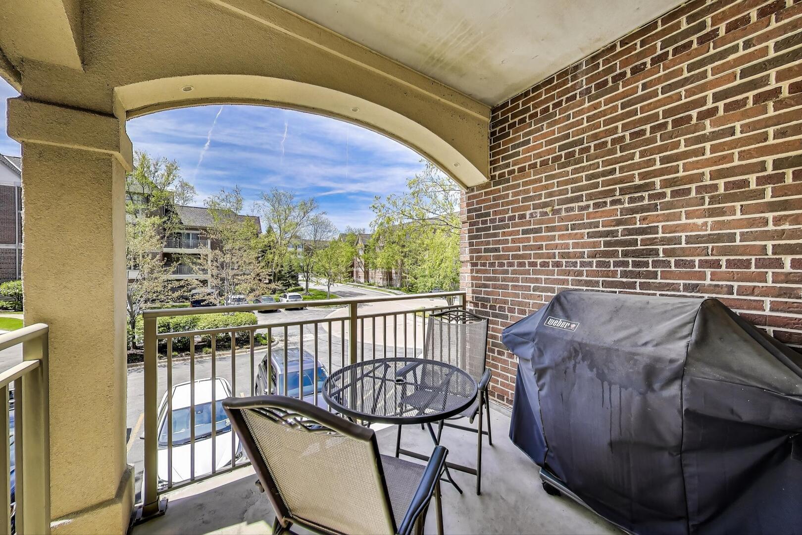 425 Village Green #213, Lincolnshire, IL 60069