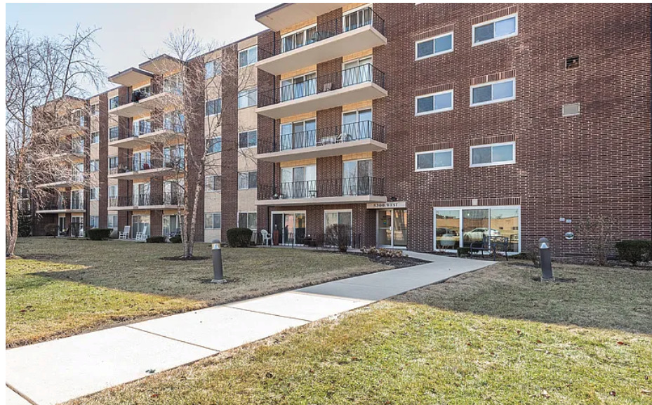 5300 Walnut Avenue #5C, Downers Grove, IL 60515