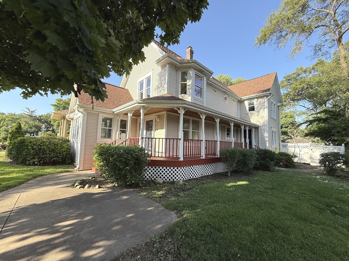261 N Evergreen Avenue, Elmhurst, IL 60126