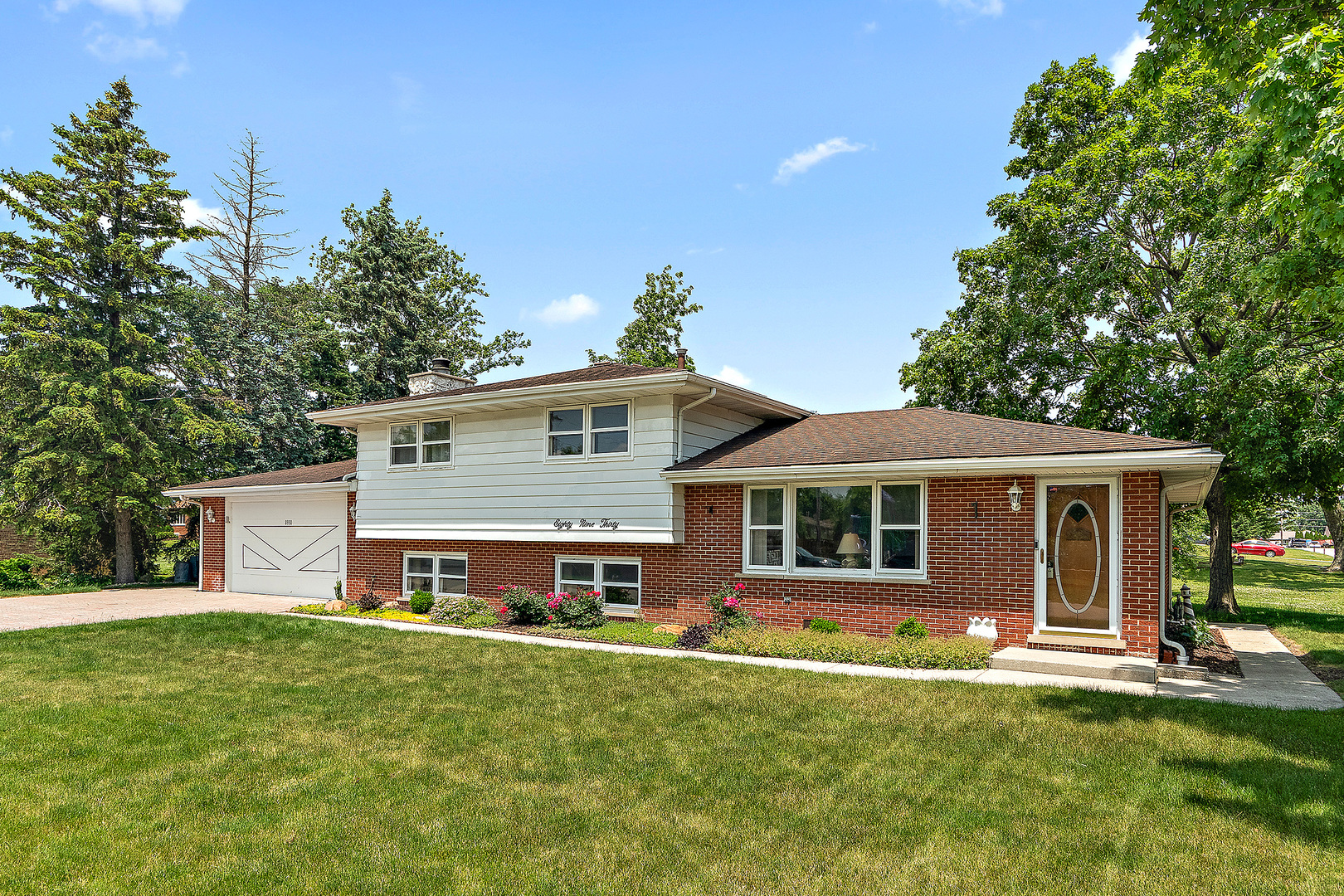 8930 W 76th Place, Justice, IL 60458