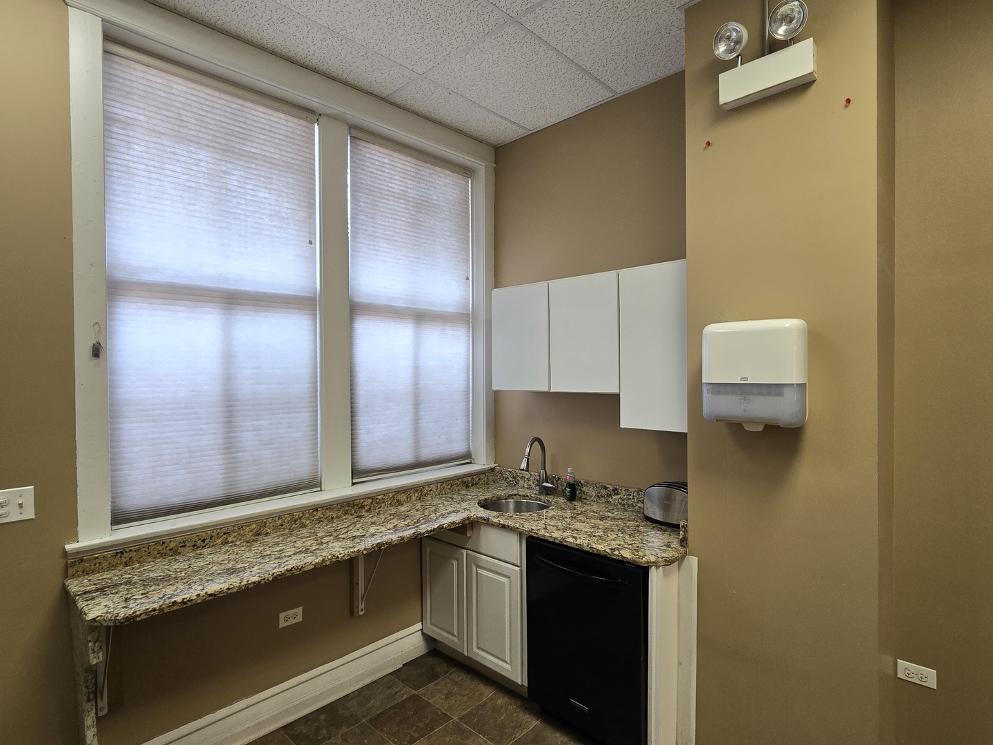 4235 W Fullerton Avenue, Chicago, IL 60639