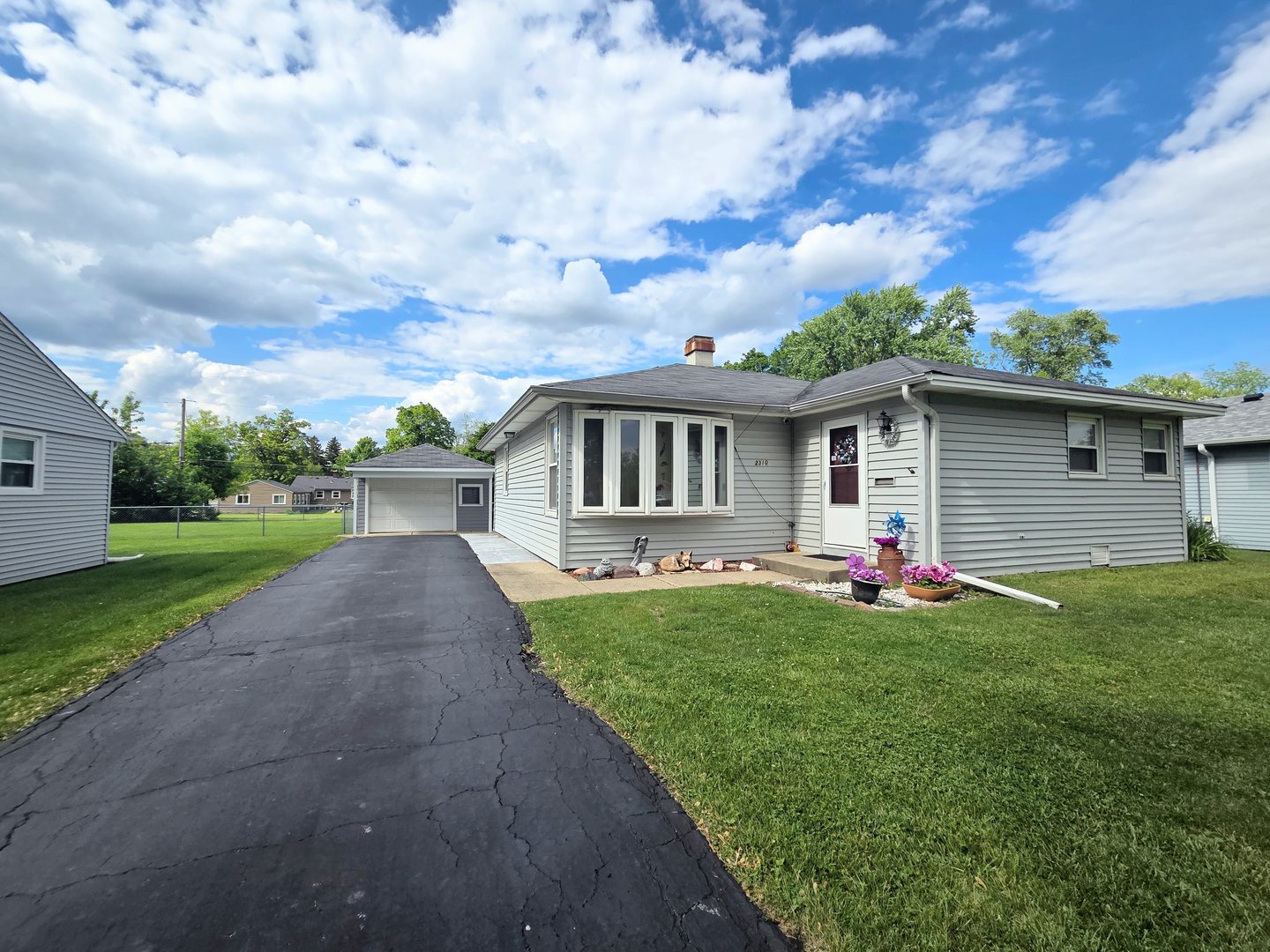 2310 Eastman Street, Rolling Meadows, IL 60008