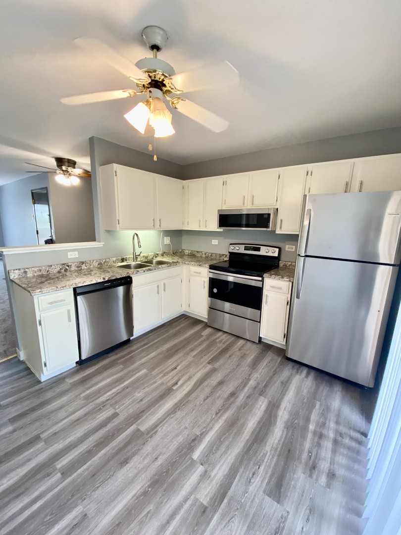 190 S Waters Edge Drive #302, Glendale Heights, IL 60139