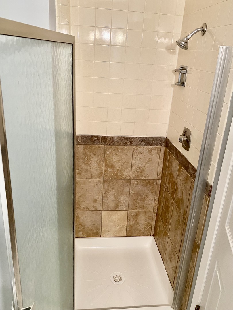 190 S Waters Edge Drive #302, Glendale Heights, IL 60139