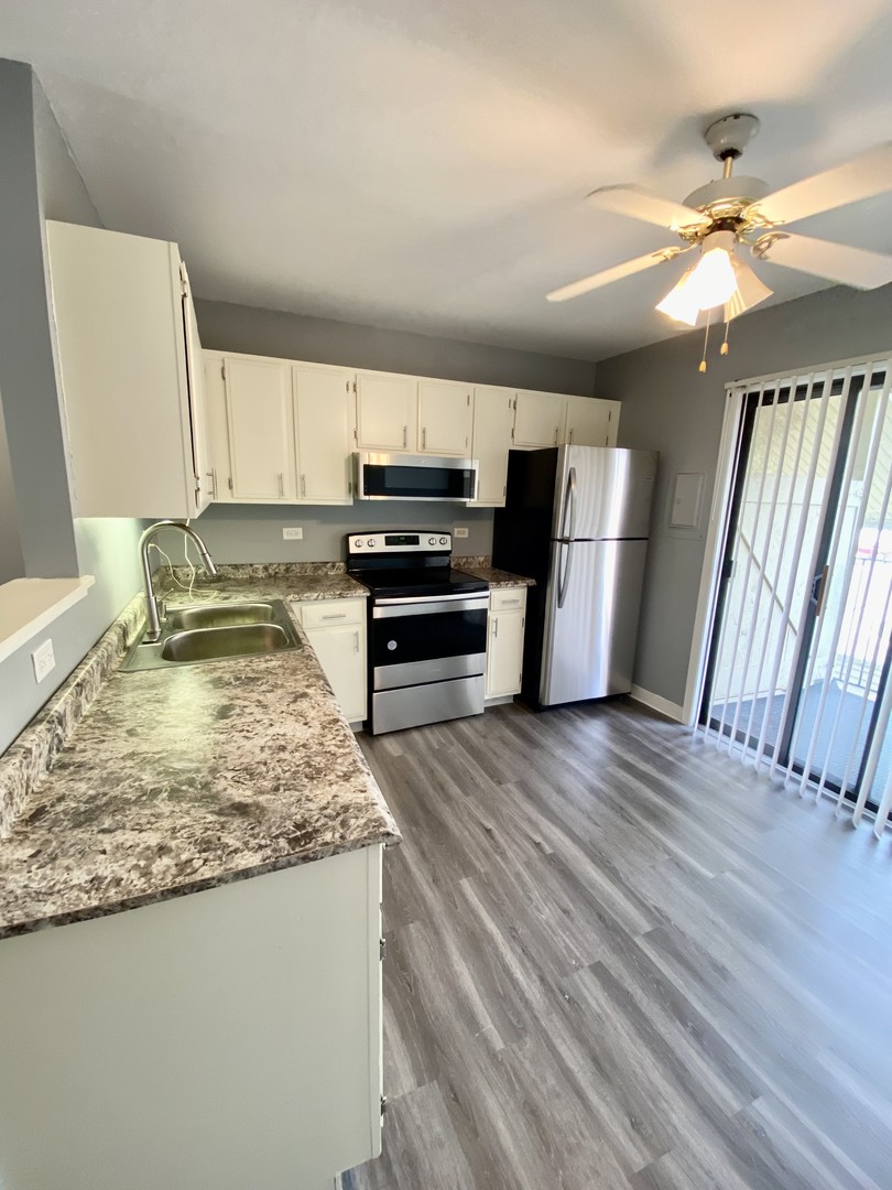 190 S Waters Edge Drive #302, Glendale Heights, IL 60139