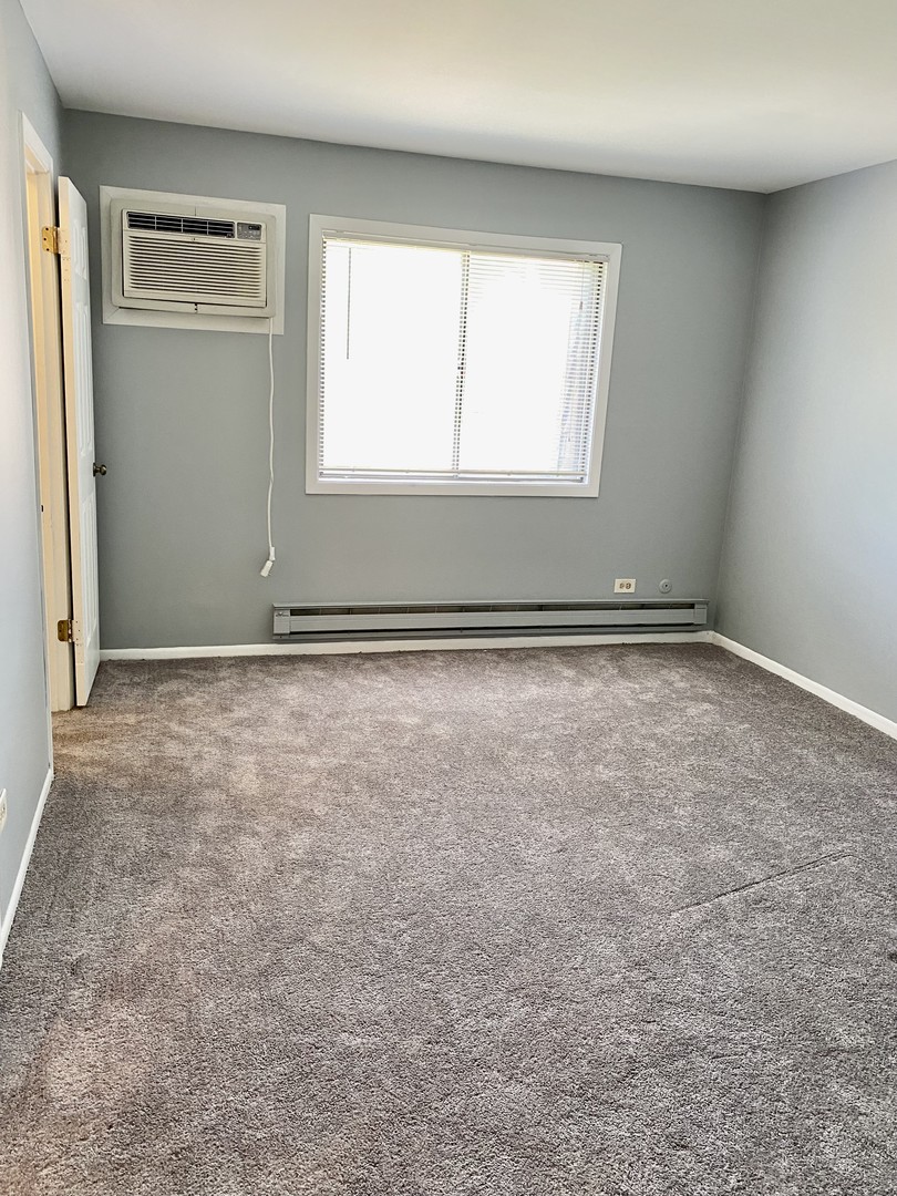 190 S Waters Edge Drive #302, Glendale Heights, IL 60139