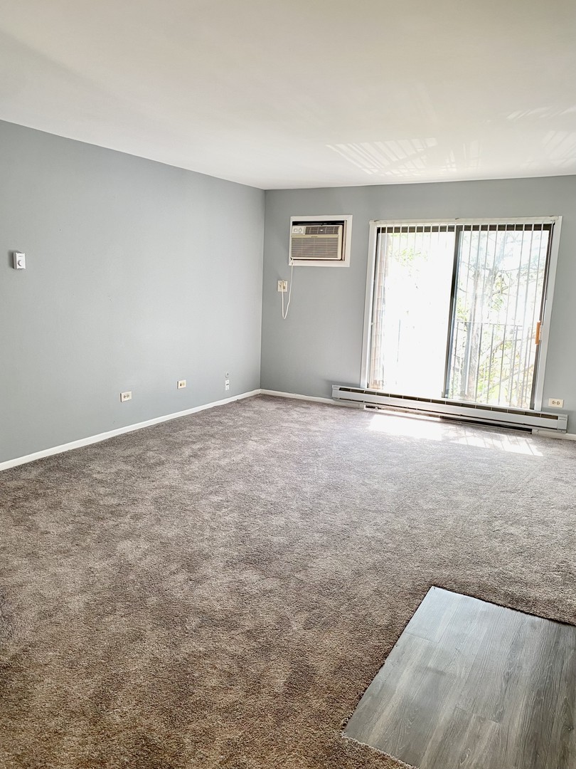 190 S Waters Edge Drive #302, Glendale Heights, IL 60139