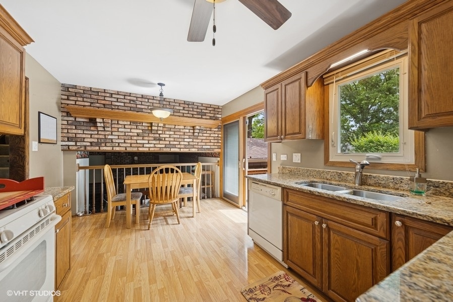 1127 Alpine Lane, Lemont, IL 60439
