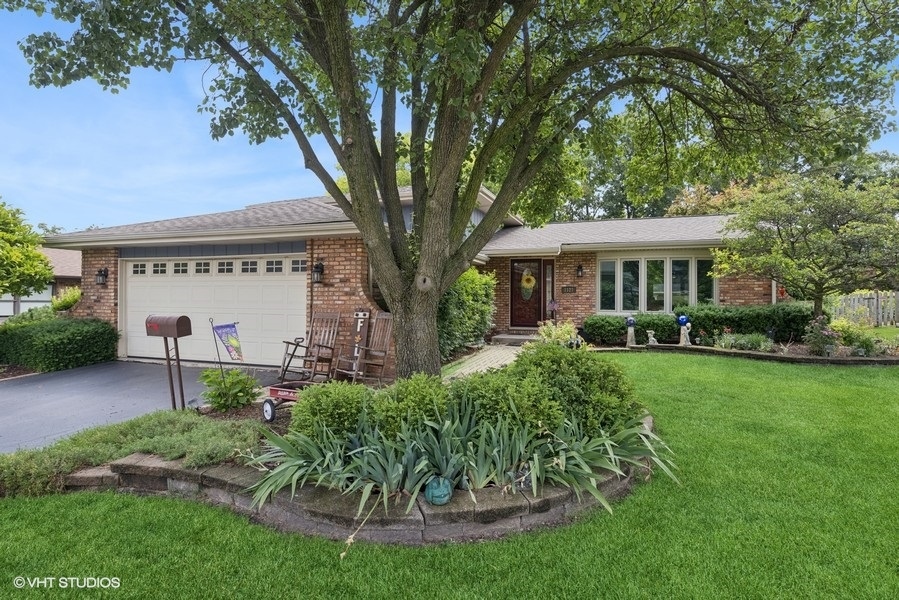 1127 Alpine Lane, Lemont, IL 60439