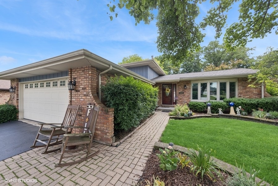 1127 Alpine Lane, Lemont, IL 60439