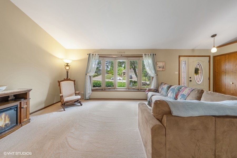 1127 Alpine Lane, Lemont, IL 60439