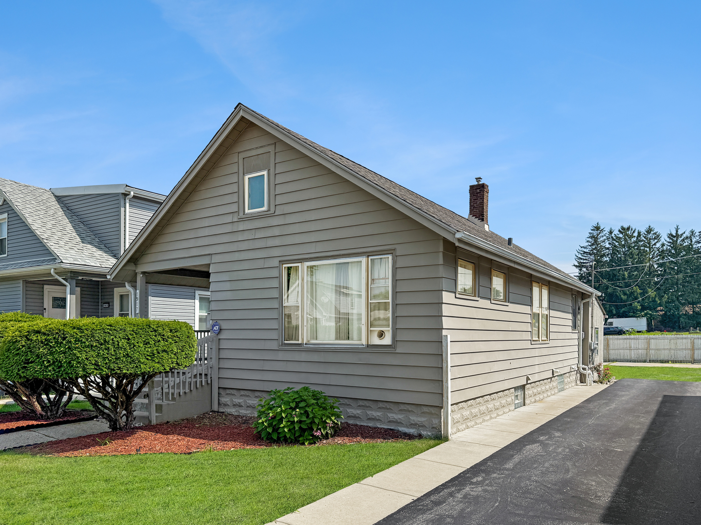 1917 16th Street, North Chicago, IL 60064
