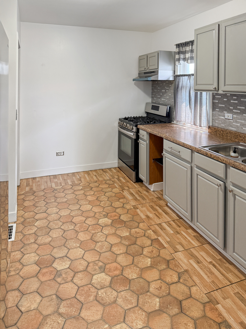 1917 16th Street, North Chicago, IL 60064