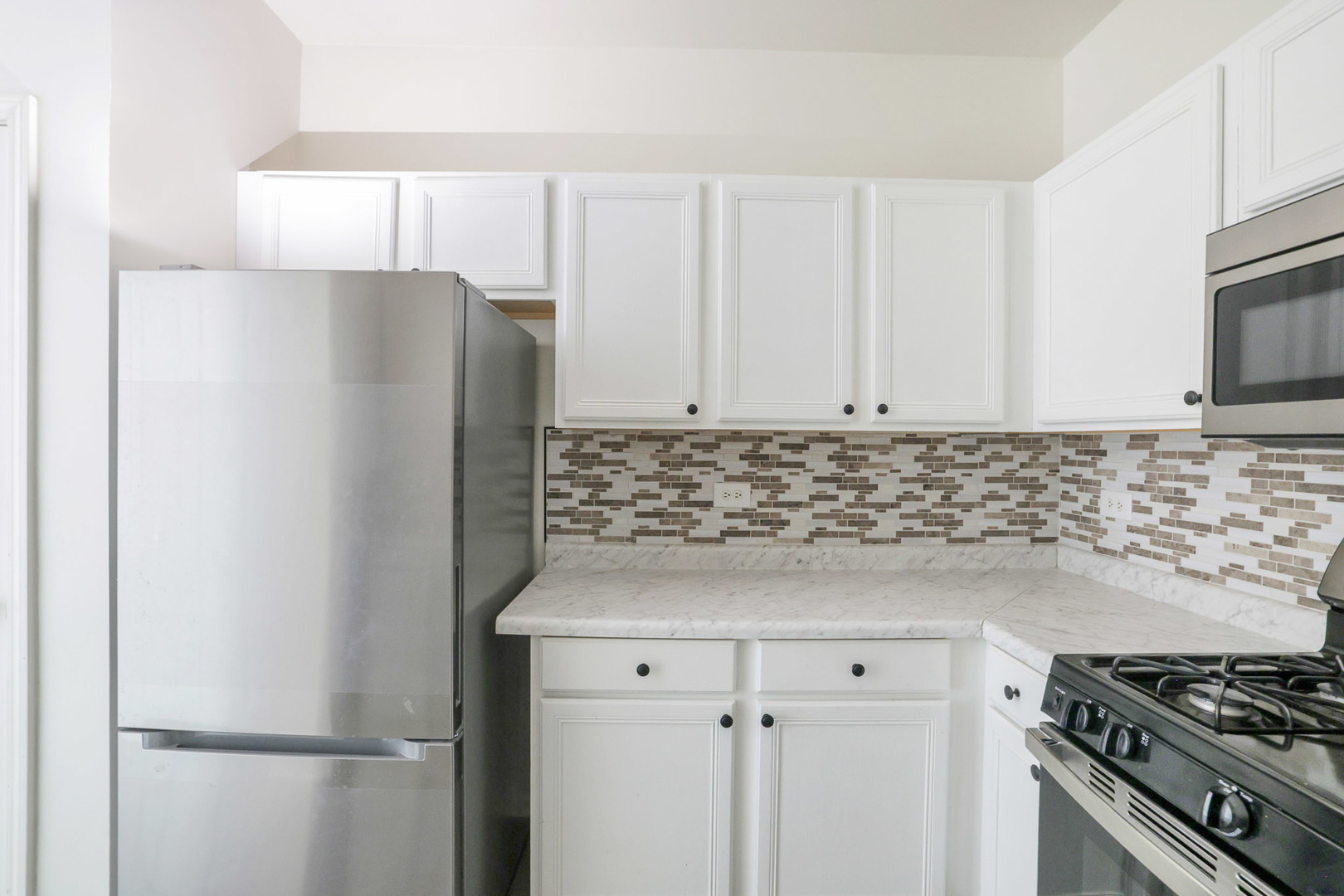 3317 Stratford Court #2E, Lake Bluff, IL 60044