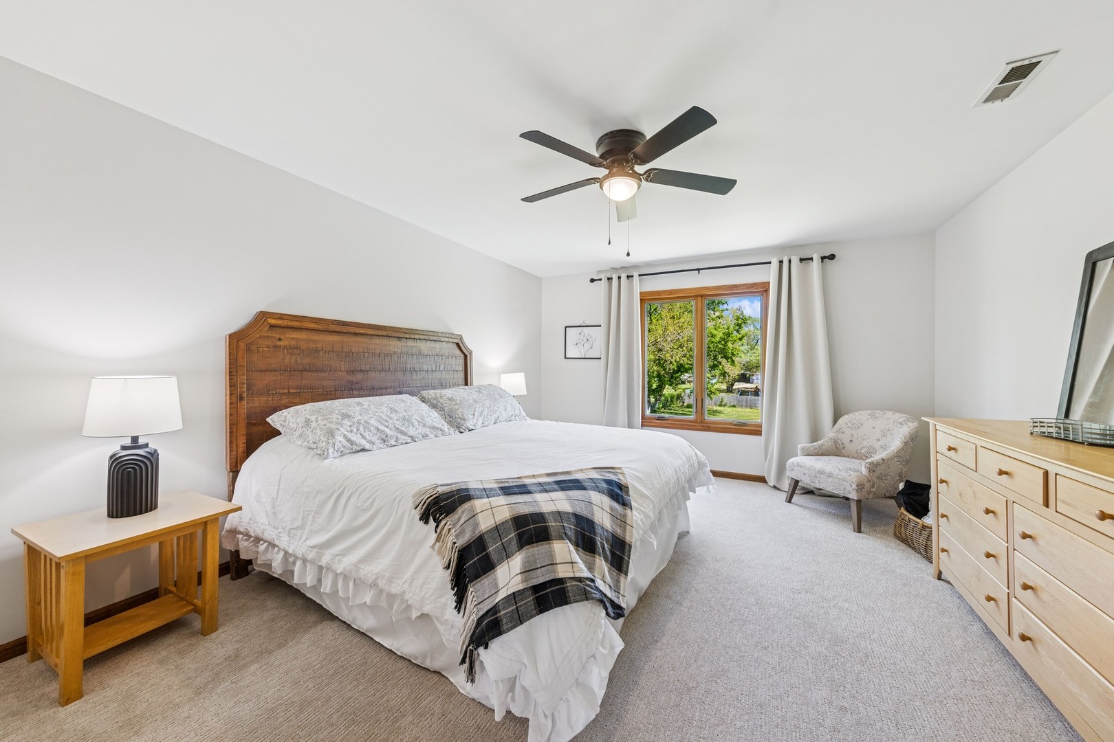 5873 Walnut Avenue, Downers Grove, IL 60516