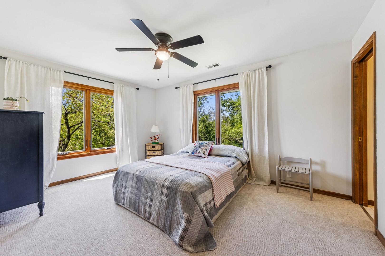 5873 Walnut Avenue, Downers Grove, IL 60516