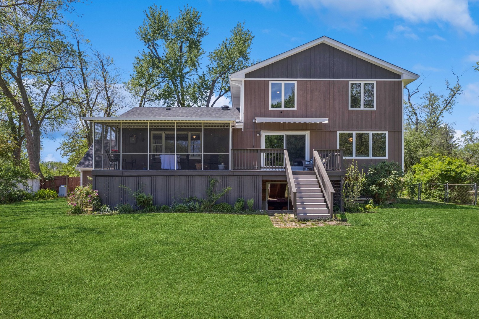 5873 Walnut Avenue, Downers Grove, IL 60516