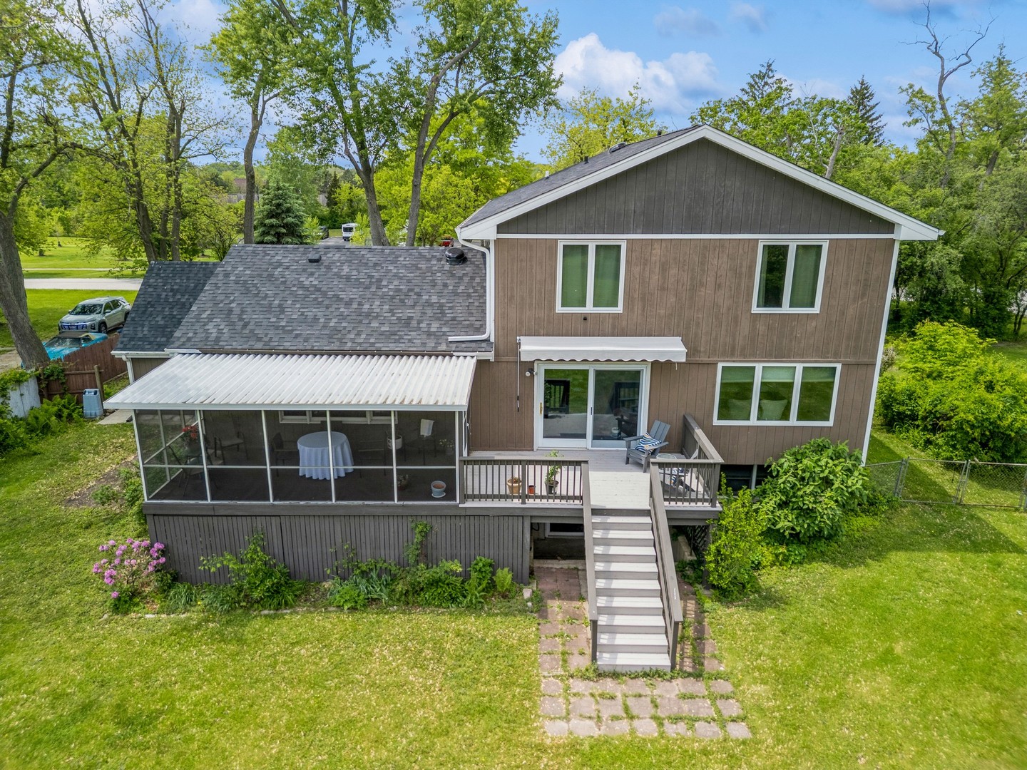 5873 Walnut Avenue, Downers Grove, IL 60516