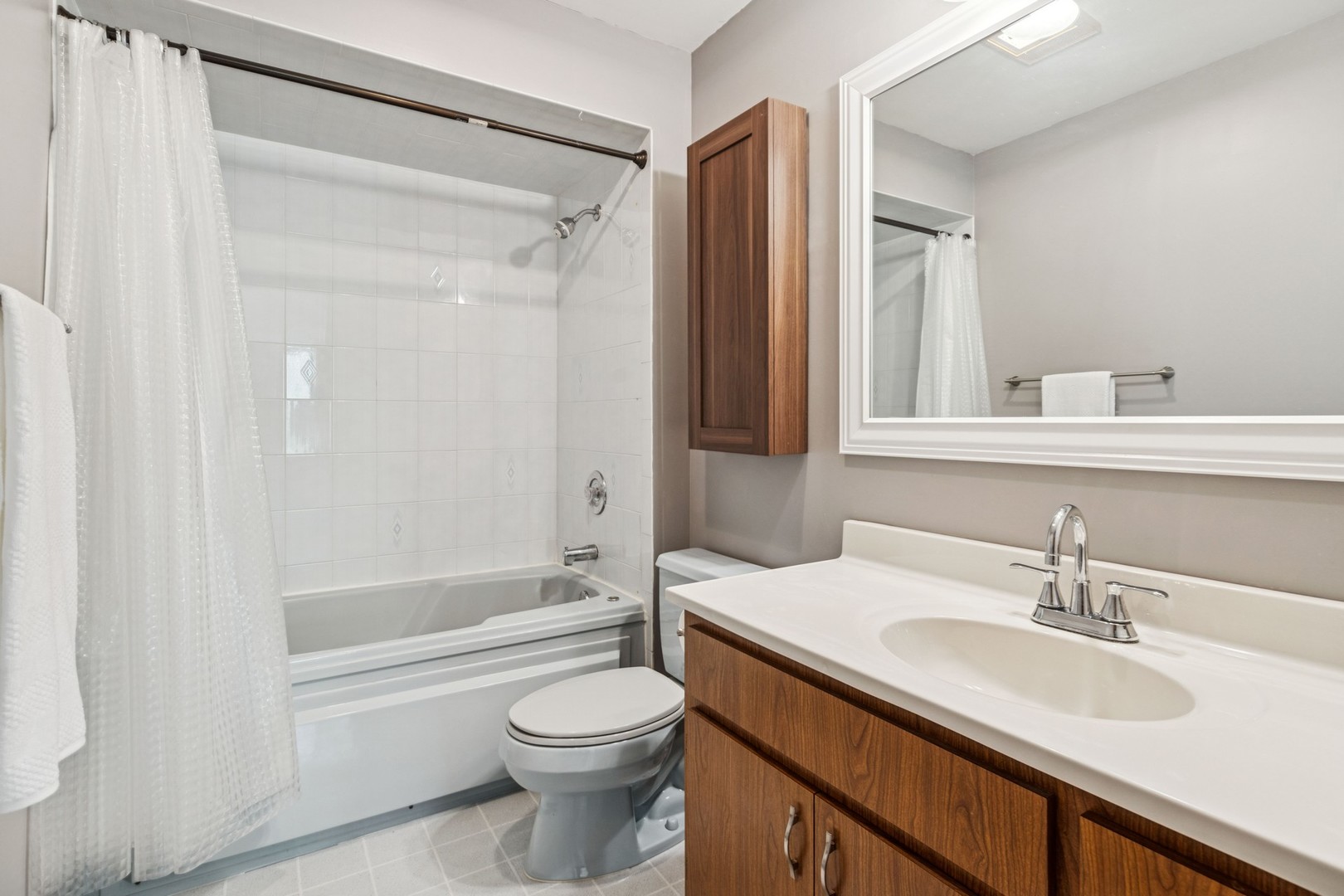 5873 Walnut Avenue, Downers Grove, IL 60516