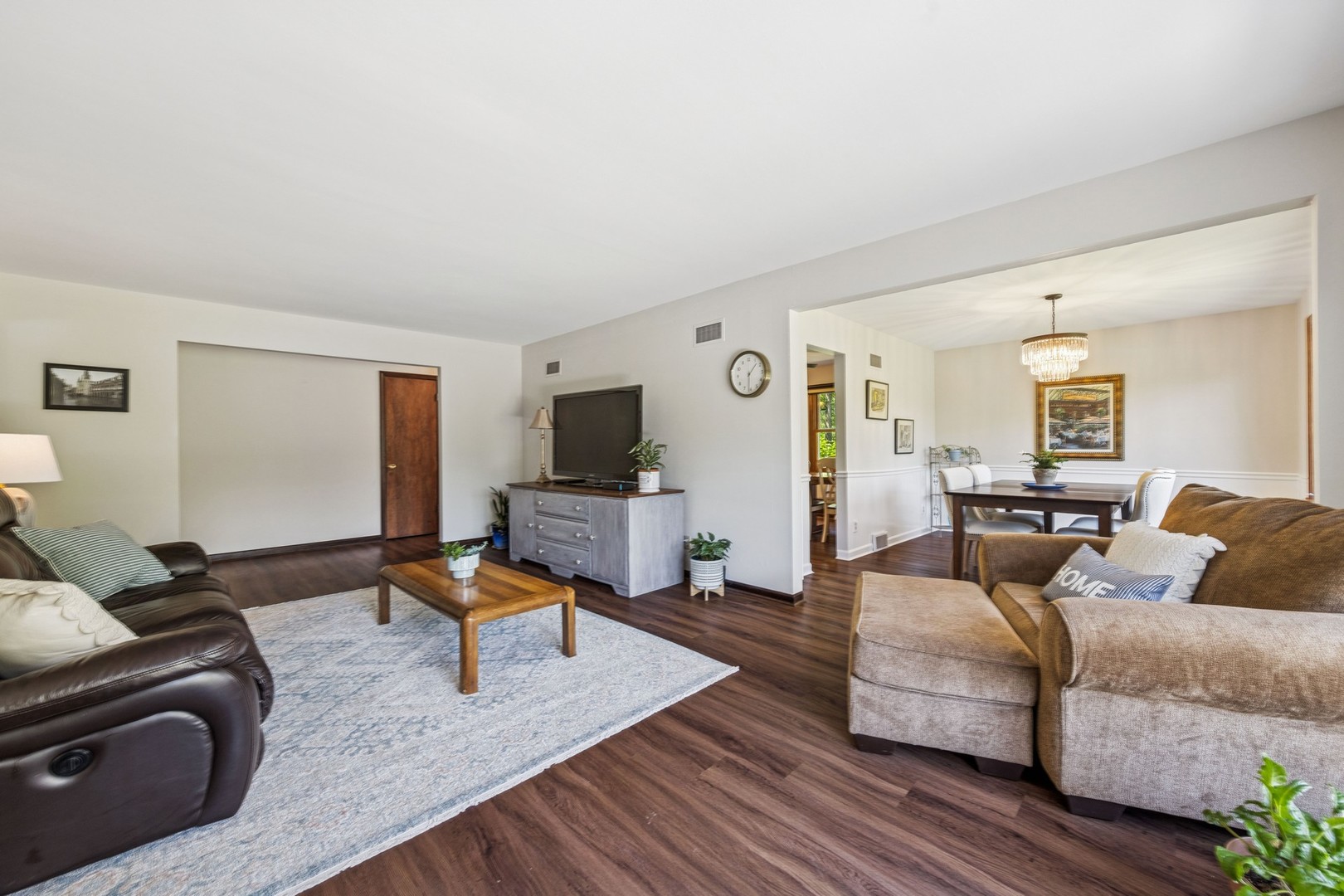 5873 Walnut Avenue, Downers Grove, IL 60516
