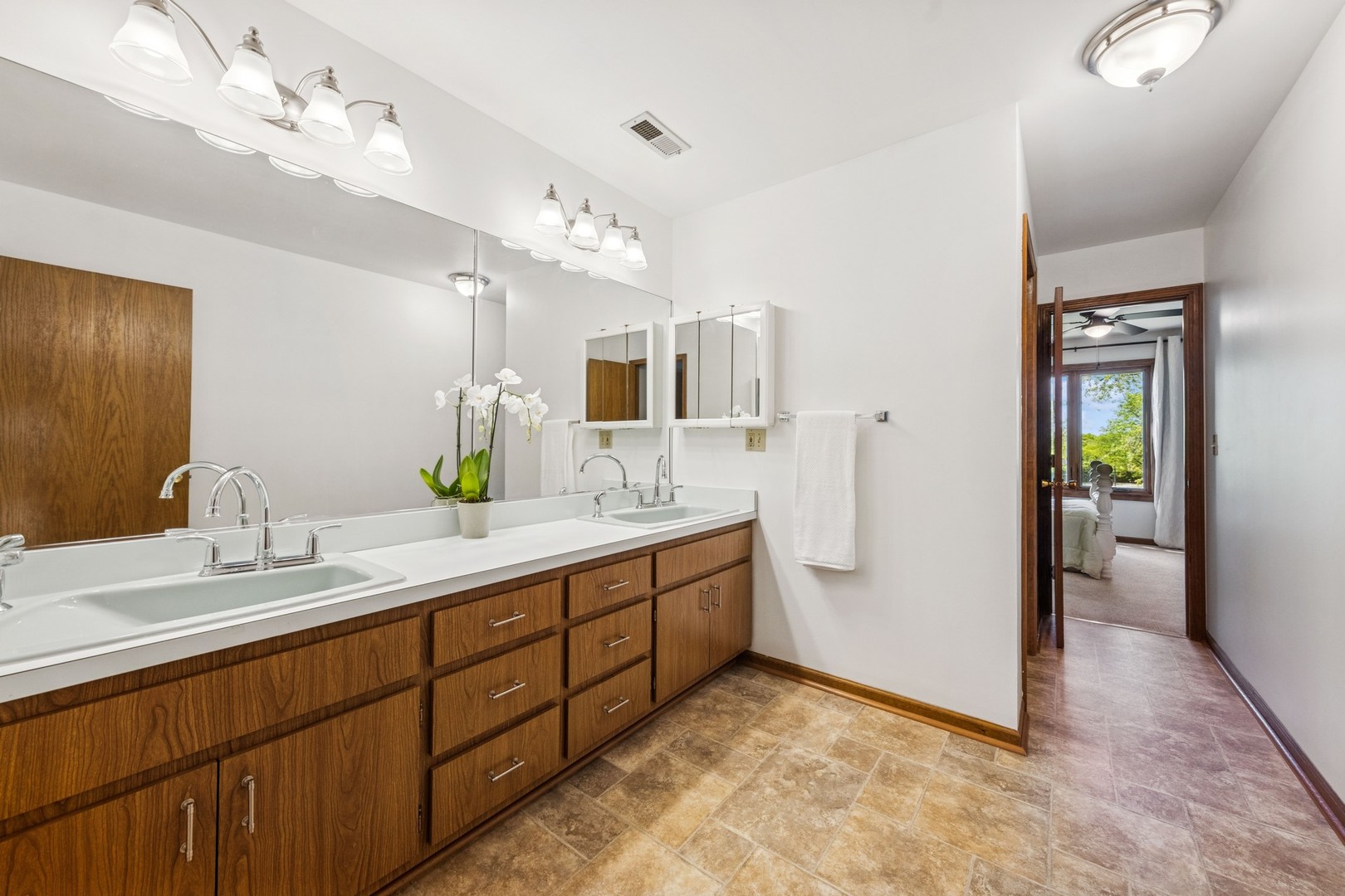 5873 Walnut Avenue, Downers Grove, IL 60516