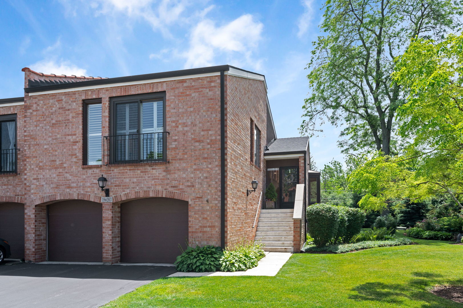 19W263 Governors Trail, Oak Brook, IL 60523
