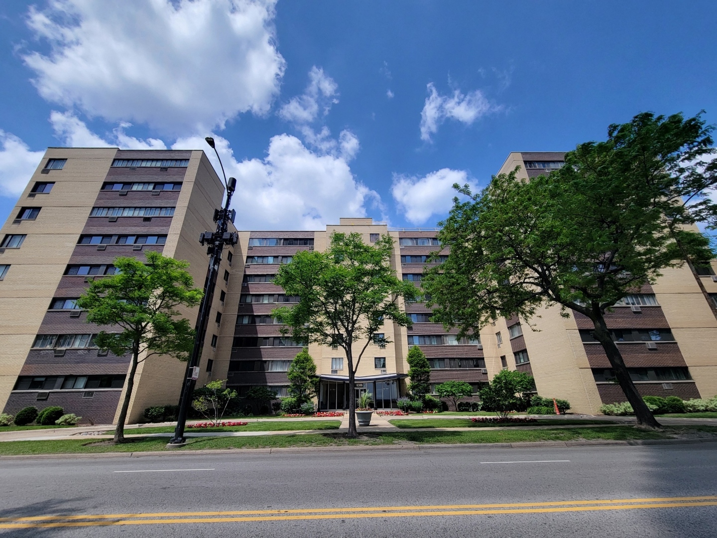 6300 N Sheridan Road #811, Chicago, IL 60660