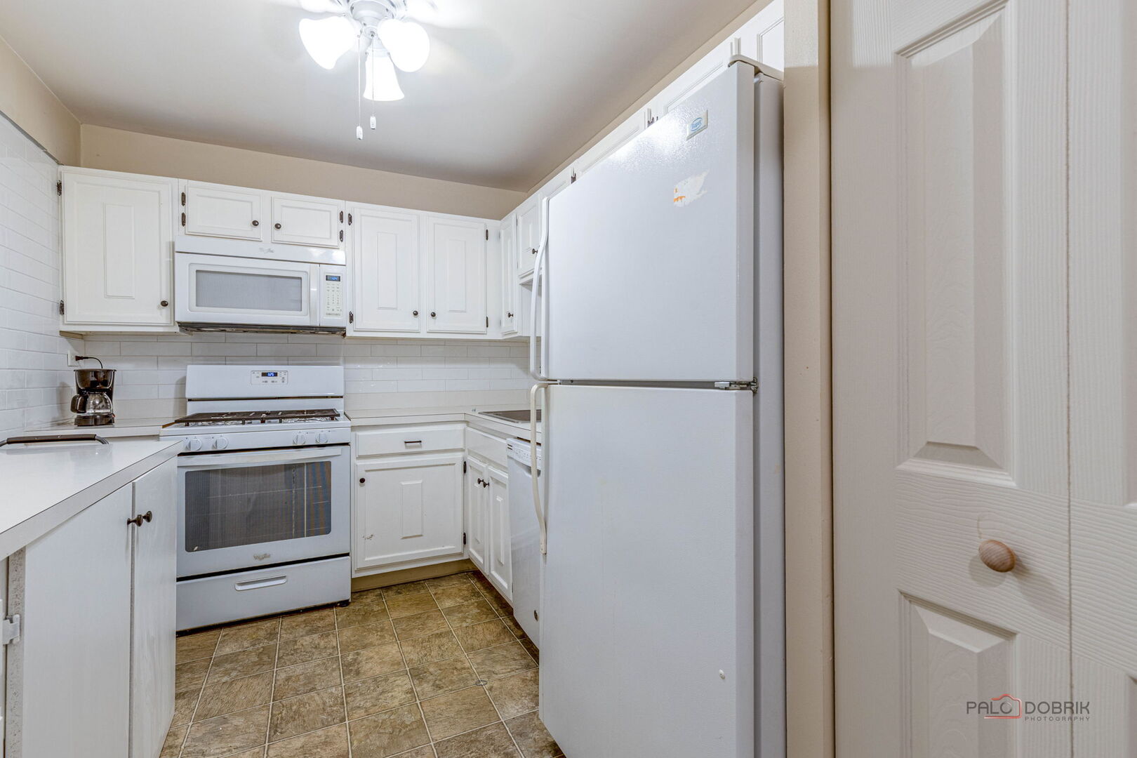 945 E KENILWORTH Avenue #120, Palatine, IL 60074