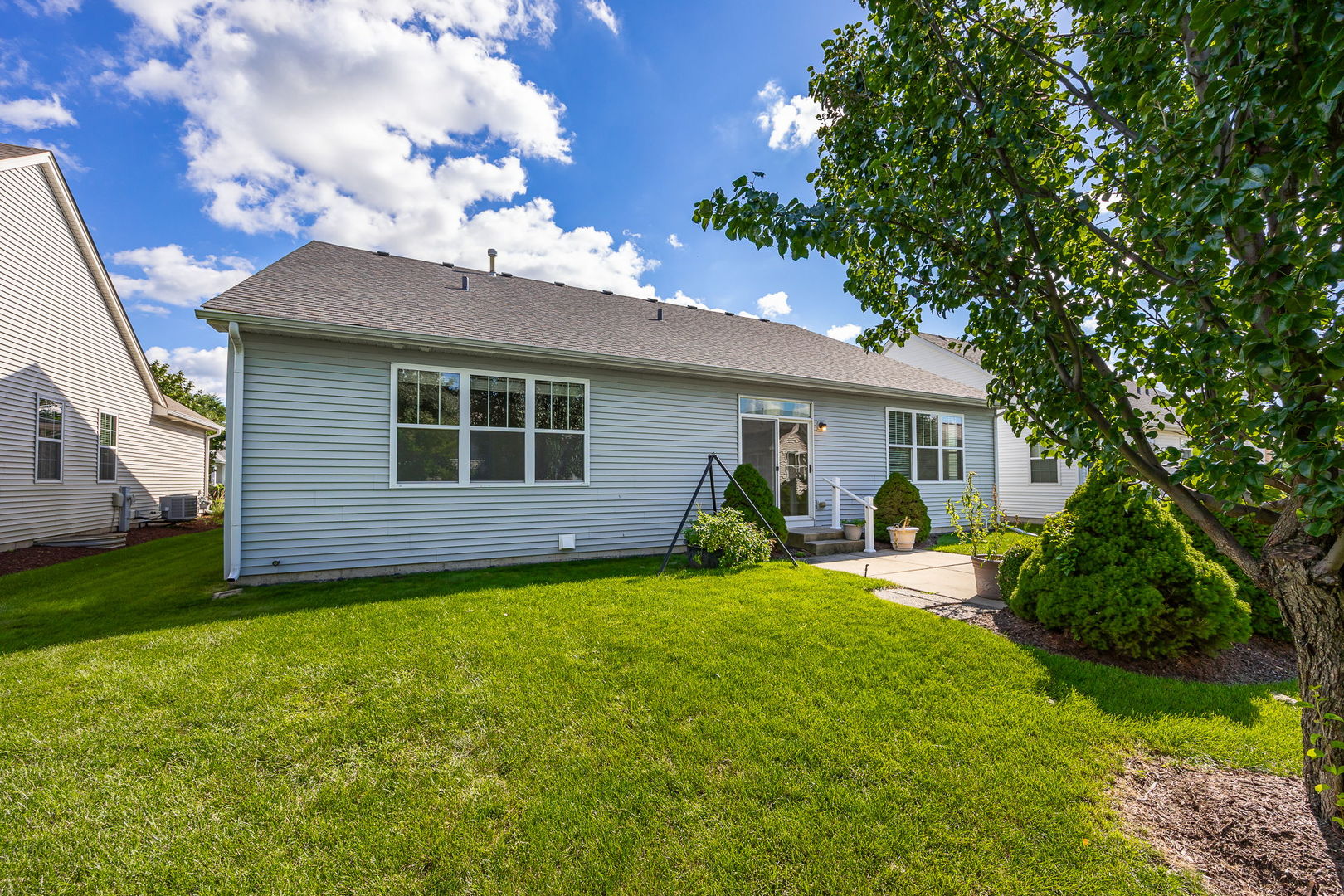 709 Bohannon Circle, Oswego, IL 60543