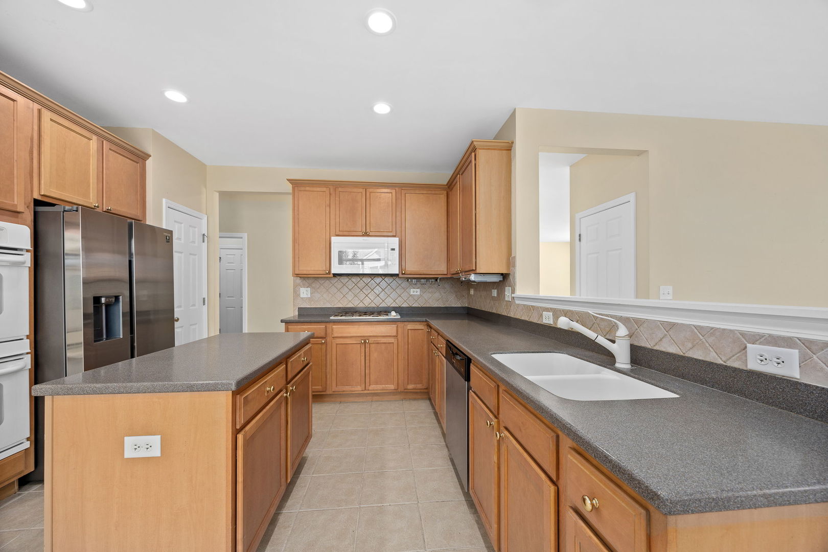709 Bohannon Circle, Oswego, IL 60543