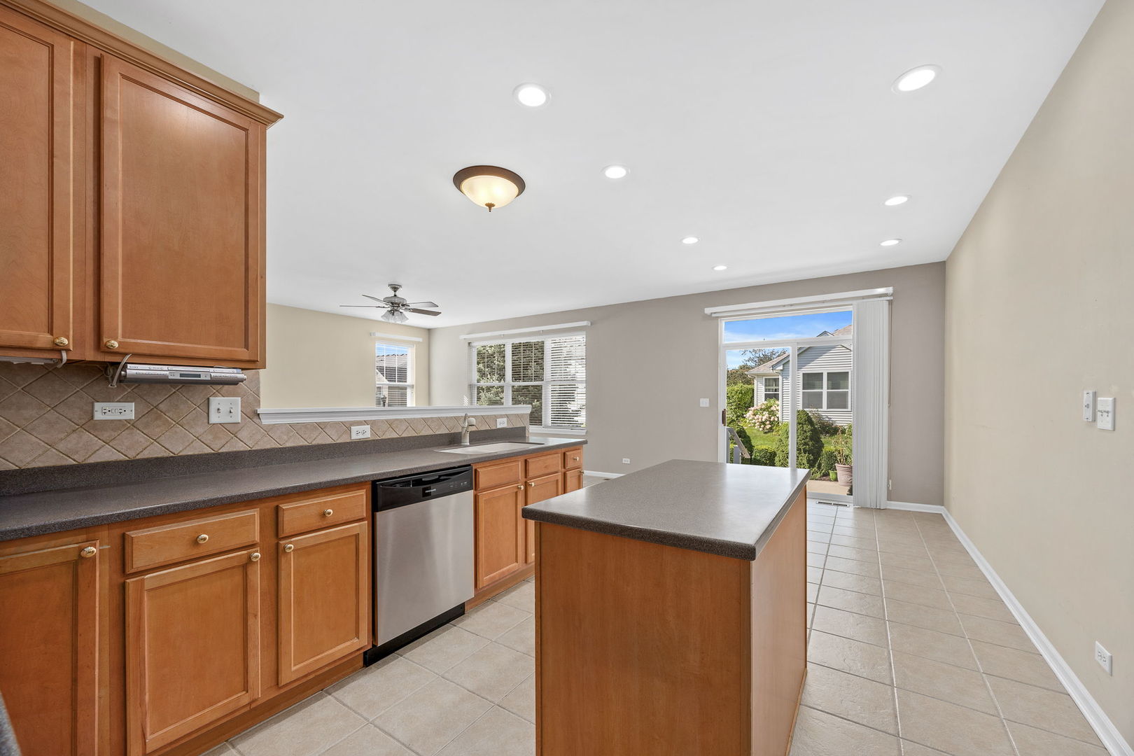 709 Bohannon Circle, Oswego, IL 60543