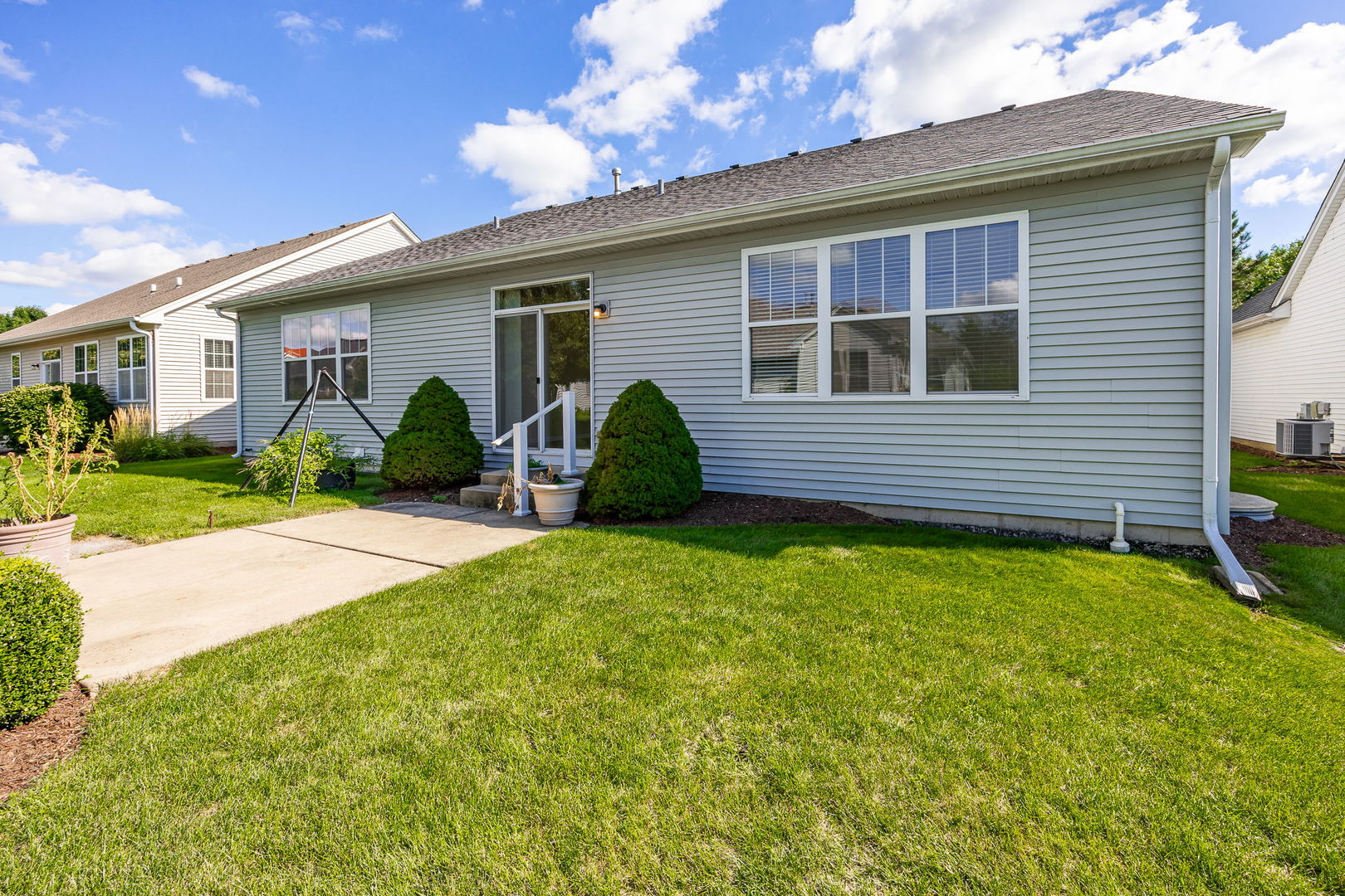 709 Bohannon Circle, Oswego, IL 60543