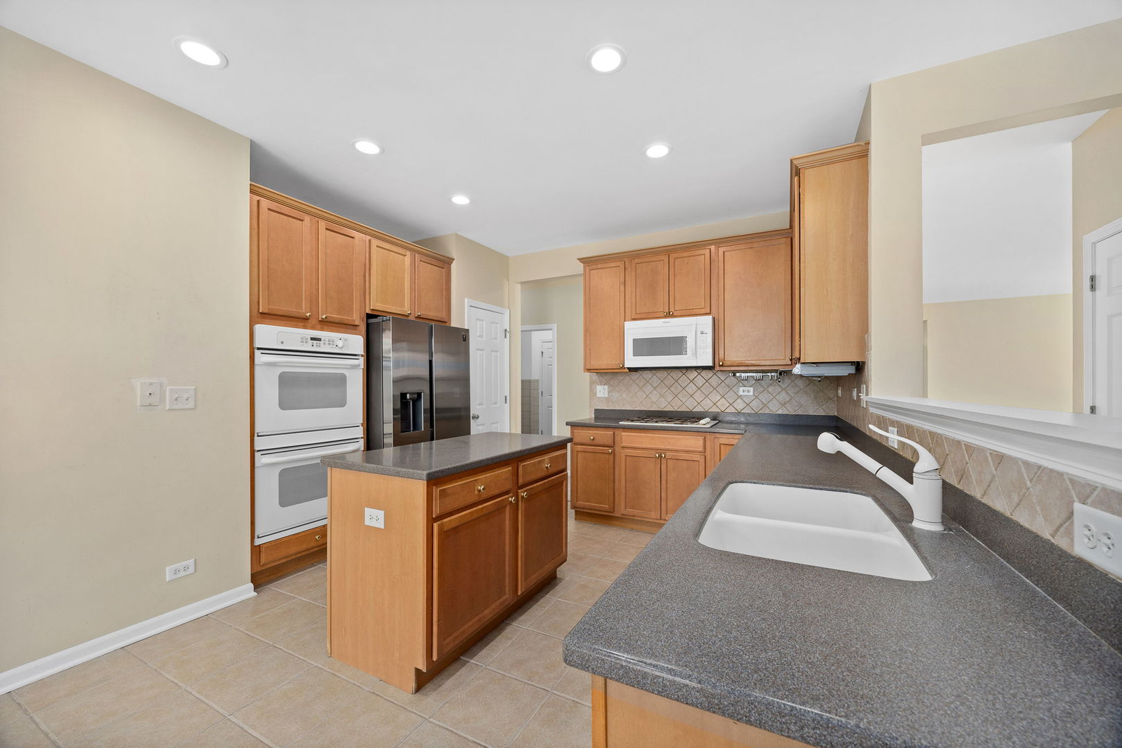 709 Bohannon Circle, Oswego, IL 60543