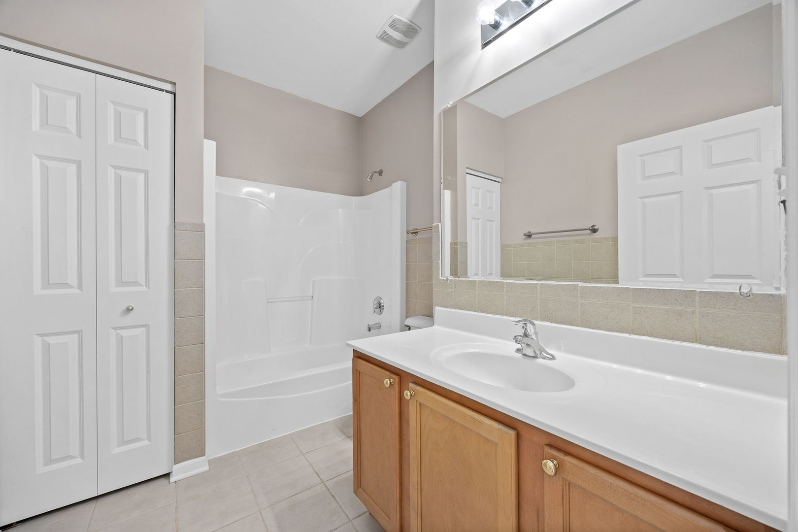 709 Bohannon Circle, Oswego, IL 60543
